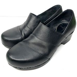 DANSKO Black Leather Tiered Professional Clogs
